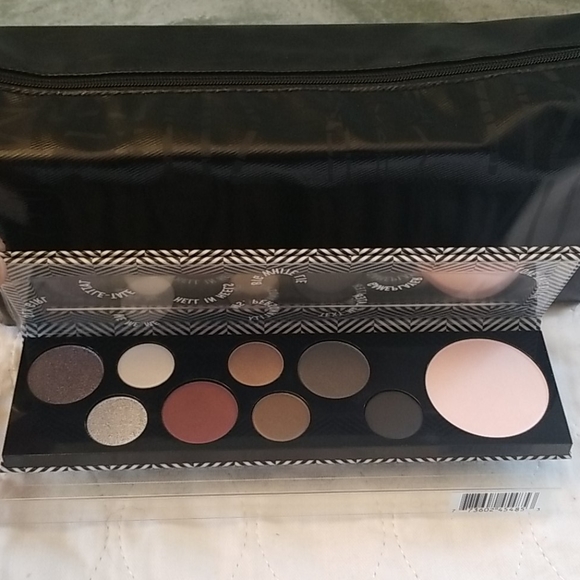MAC Large Cosmetic Bag & Basic Bitch Eyeshadow - Picture 4 of 5